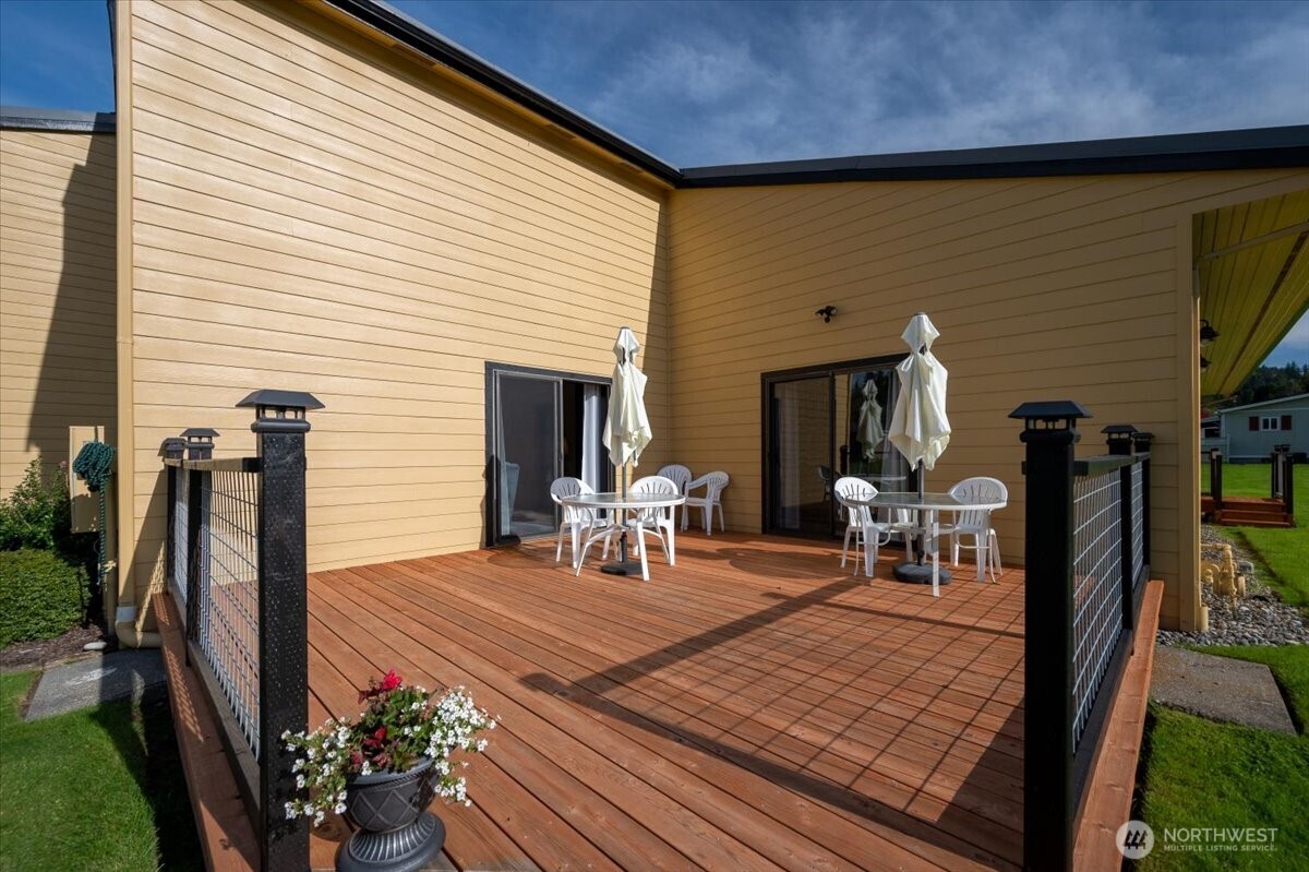 2015 24th Street, Unit 94 Bellingham, WA 98225 - Photo 40 of 40 a view of a patio with table and chairs and potted plants
