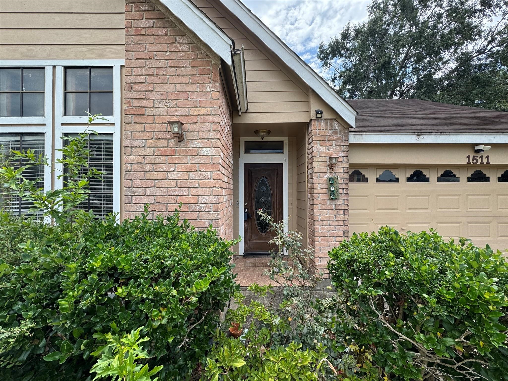 1511 Ridgebriar Drive Houston, TX 77014 - Photo 2 of 20 Gallery Image 2