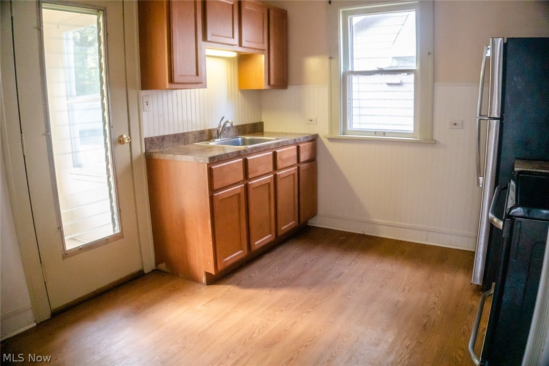 926 Montford Road Cleveland, OH 44121 - Photo 2 of 13