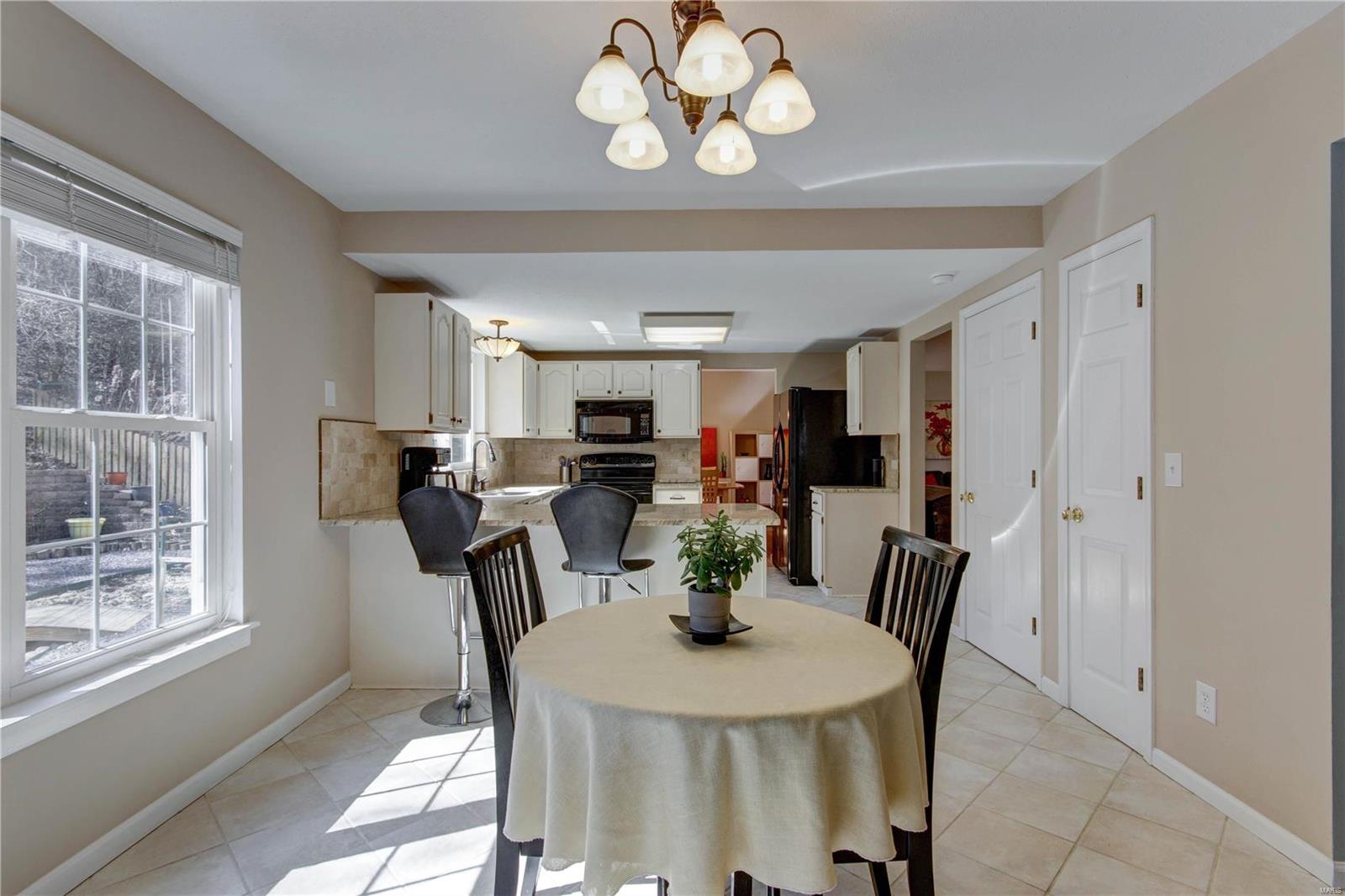 564 Woodlyn Crossing Ballwin, MO 63021 - Photo 23 of 55