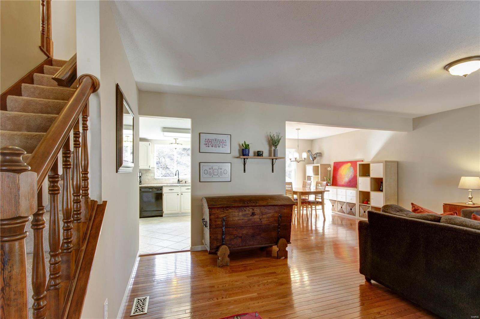 564 Woodlyn Crossing Ballwin, MO 63021 - Photo 7 of 55