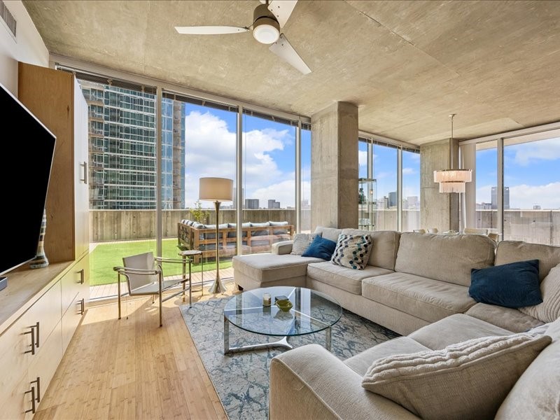 5925 Almeda Road, Unit 10714 Houston, TX 77004 - Photo 10 of 38 a living room with furniture and a flat screen tv