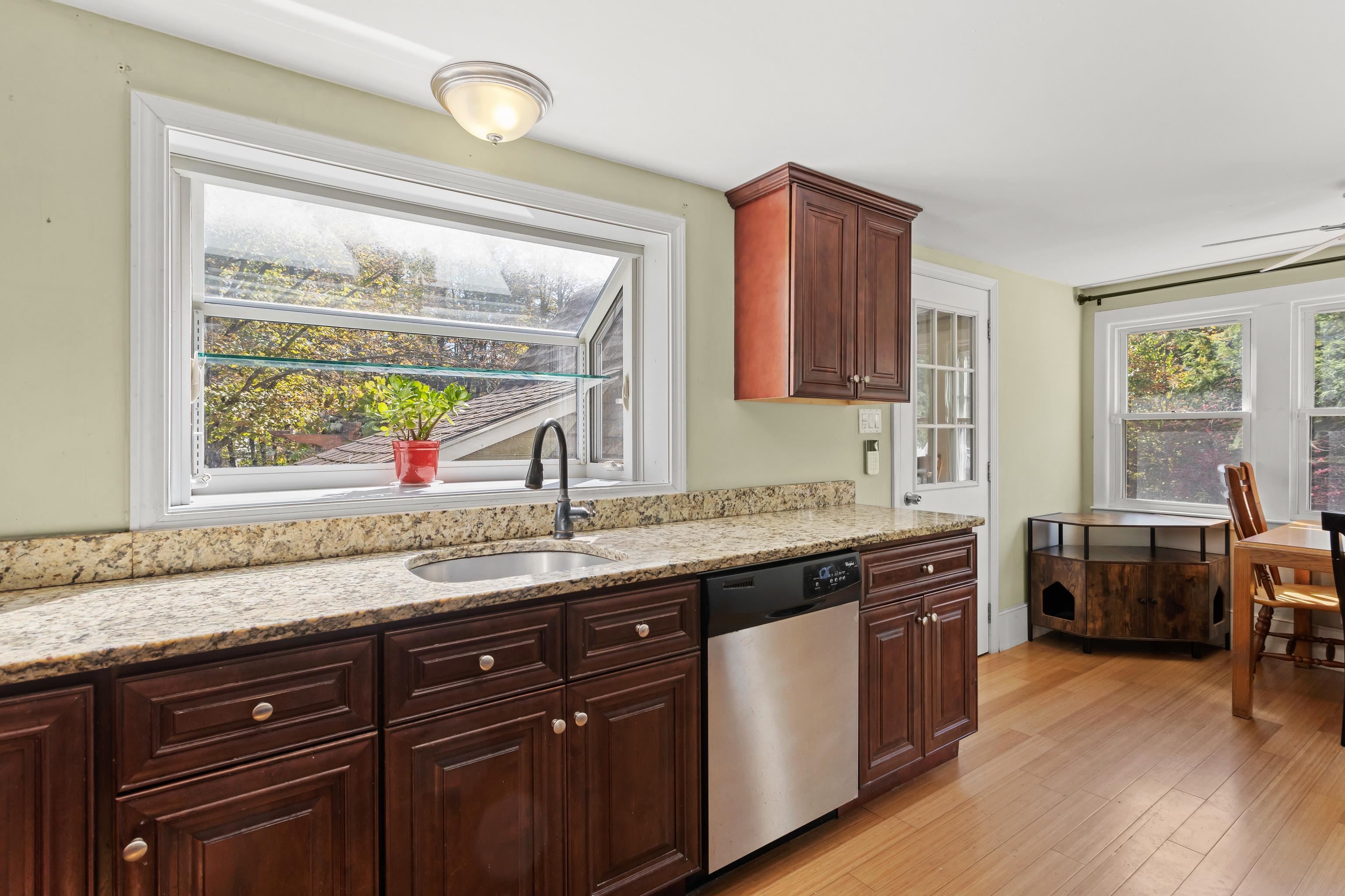 187 Chester Road Derry, NH 03038 - Photo 8 of 22