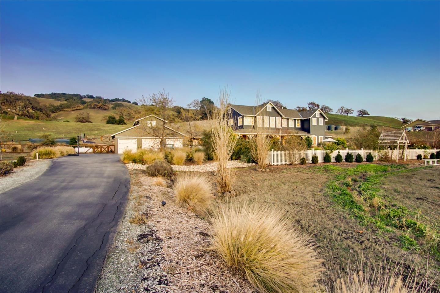 7670 Crews Road Gilroy, CA 95020 - Photo 4 of 100