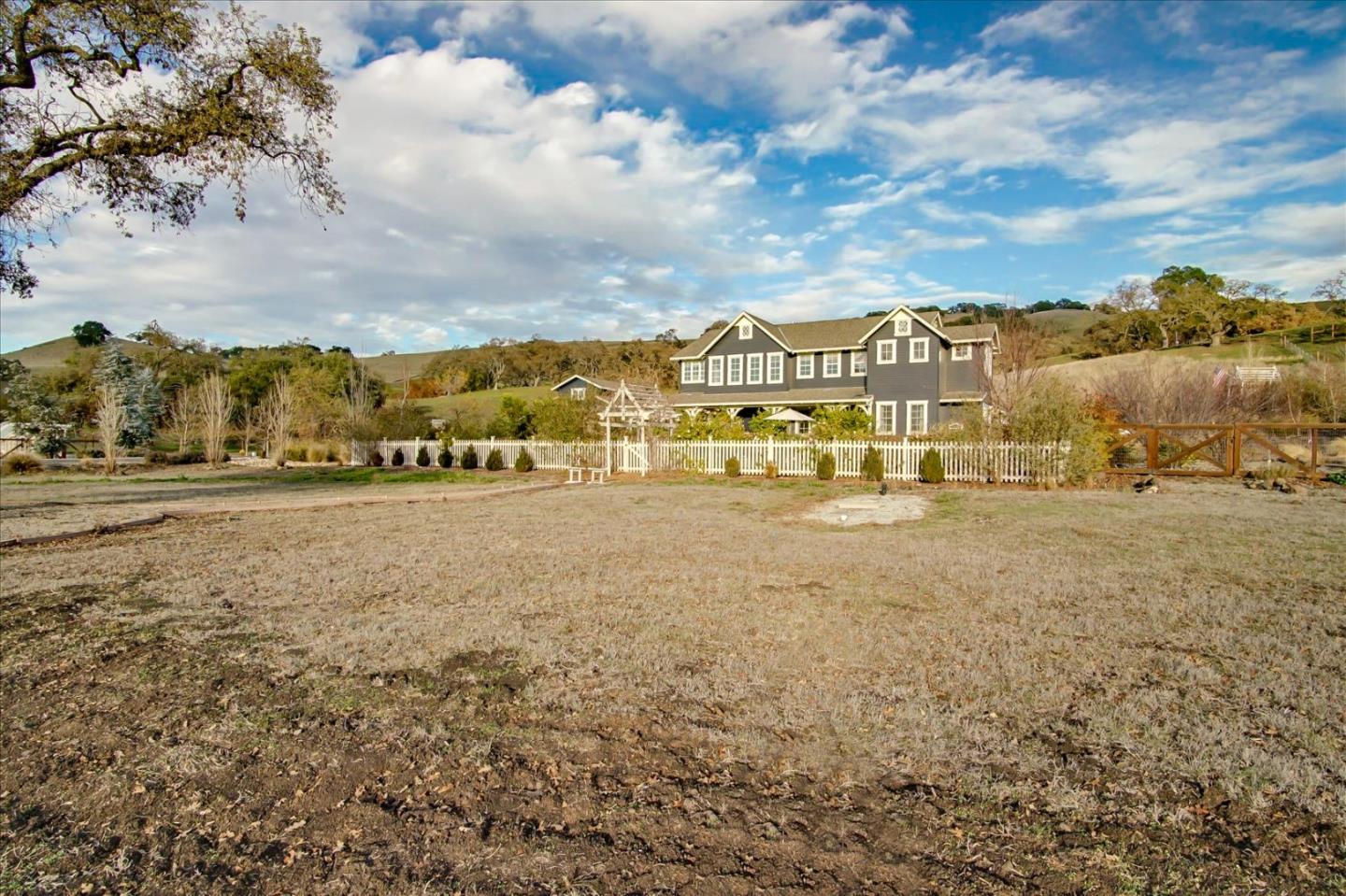 7670 Crews Road Gilroy, CA 95020 - Photo 5 of 100