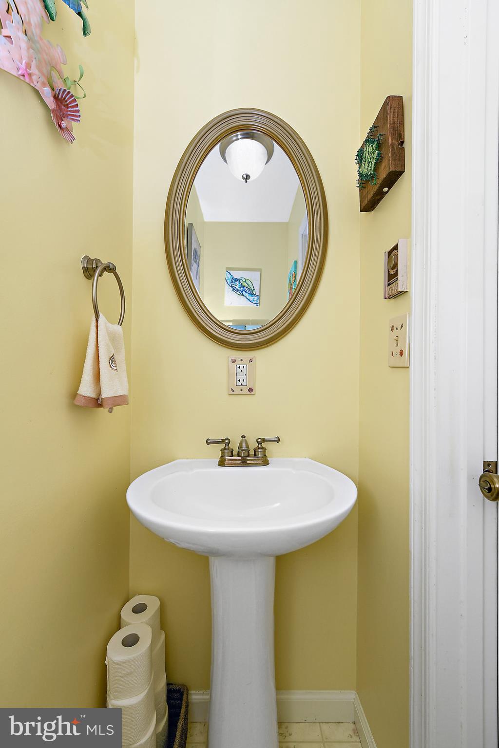 616 Salt Spray Road Ocean City, MD 21842 - Photo 22 of 30 1st FLOOR POWDER ROOM