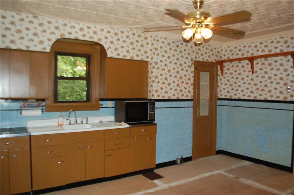 46 Solar Street Pittsburgh, PA 15212 - Photo 5 of 25 Large Country Kitchen