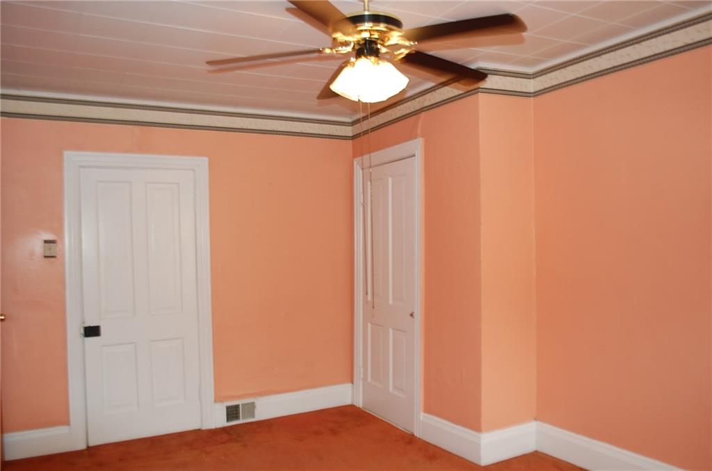 46 Solar Street Pittsburgh, PA 15212 - Photo 8 of 25 Large Bedroom With Ceiling Fan