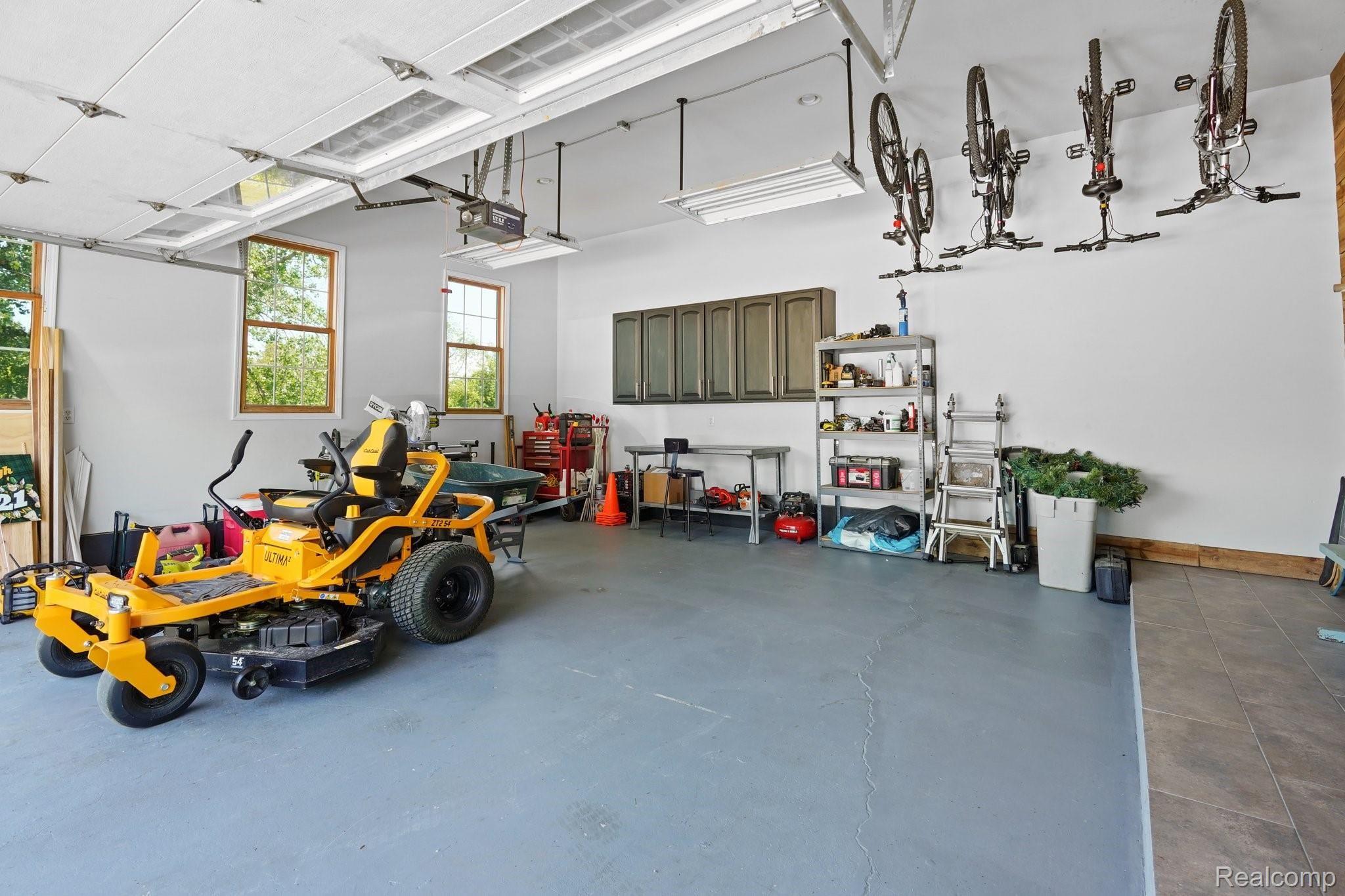 2115 West Allen Road Howell, MI 48855 - Photo 22 of 26 Garage