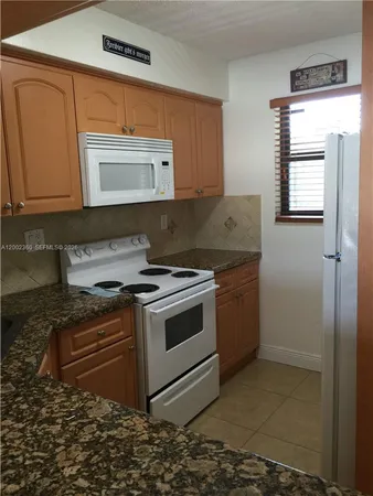 $2,400 | 8500 Northwest 8th Street, Unit 308, Miami, FL 33126