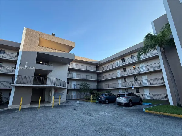$2,400 | 8500 Northwest 8th Street, Unit 308, Miami, FL 33126
