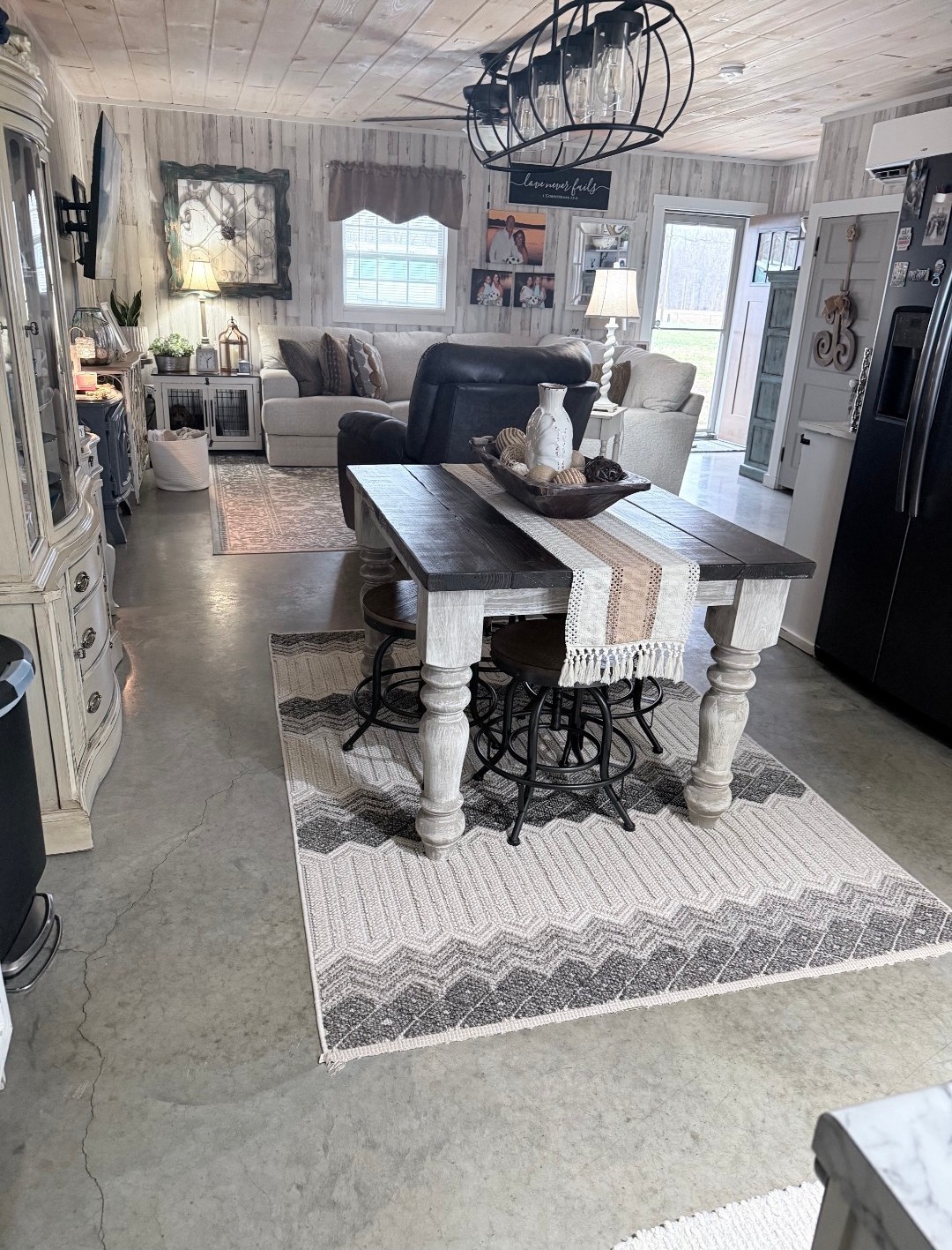 99 Busby Road Loretto, TN 38469 - Photo 14 of 25 a living room with furniture a flat screen tv and a table