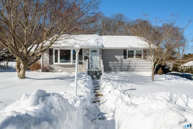 $325,000 | 15 Park Avenue Extension, Uncasville, CT 06382