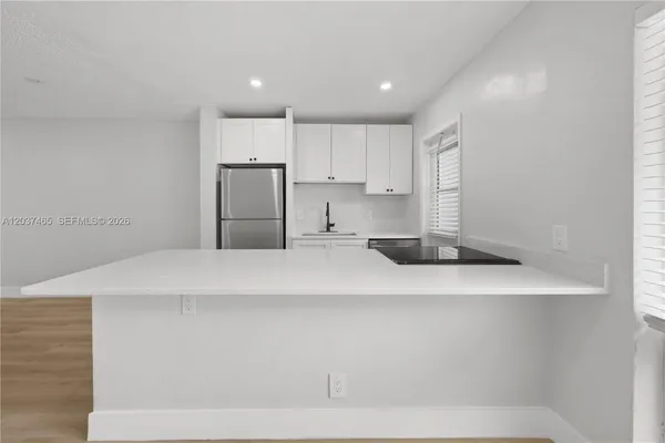 $1,825 | 5450 Hollywood Boulevard, Unit 210, Hollywood, FL 33021