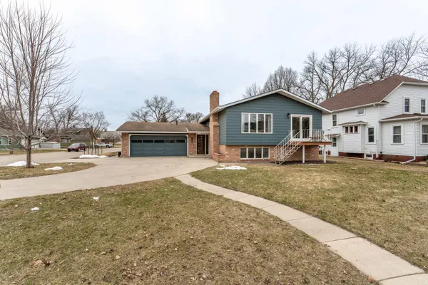 $249,900 | 417 East Division Street, Elbow Lake, MN 56531