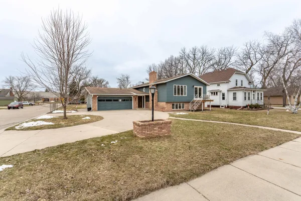 $249,900 | 417 East Division Street, Elbow Lake, MN 56531