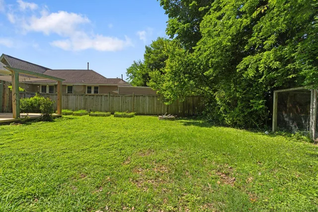 a view of a back yard of the house