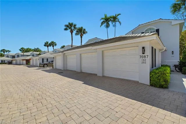 a view of an entryway of house
