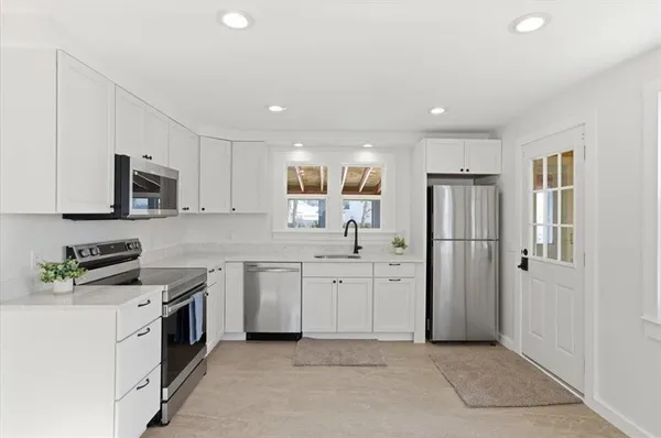 $469,000 | 1960 North Avenue, Burlington, VT 05408