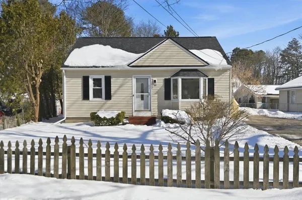 $469,000 | 1960 North Avenue, Burlington, VT 05408