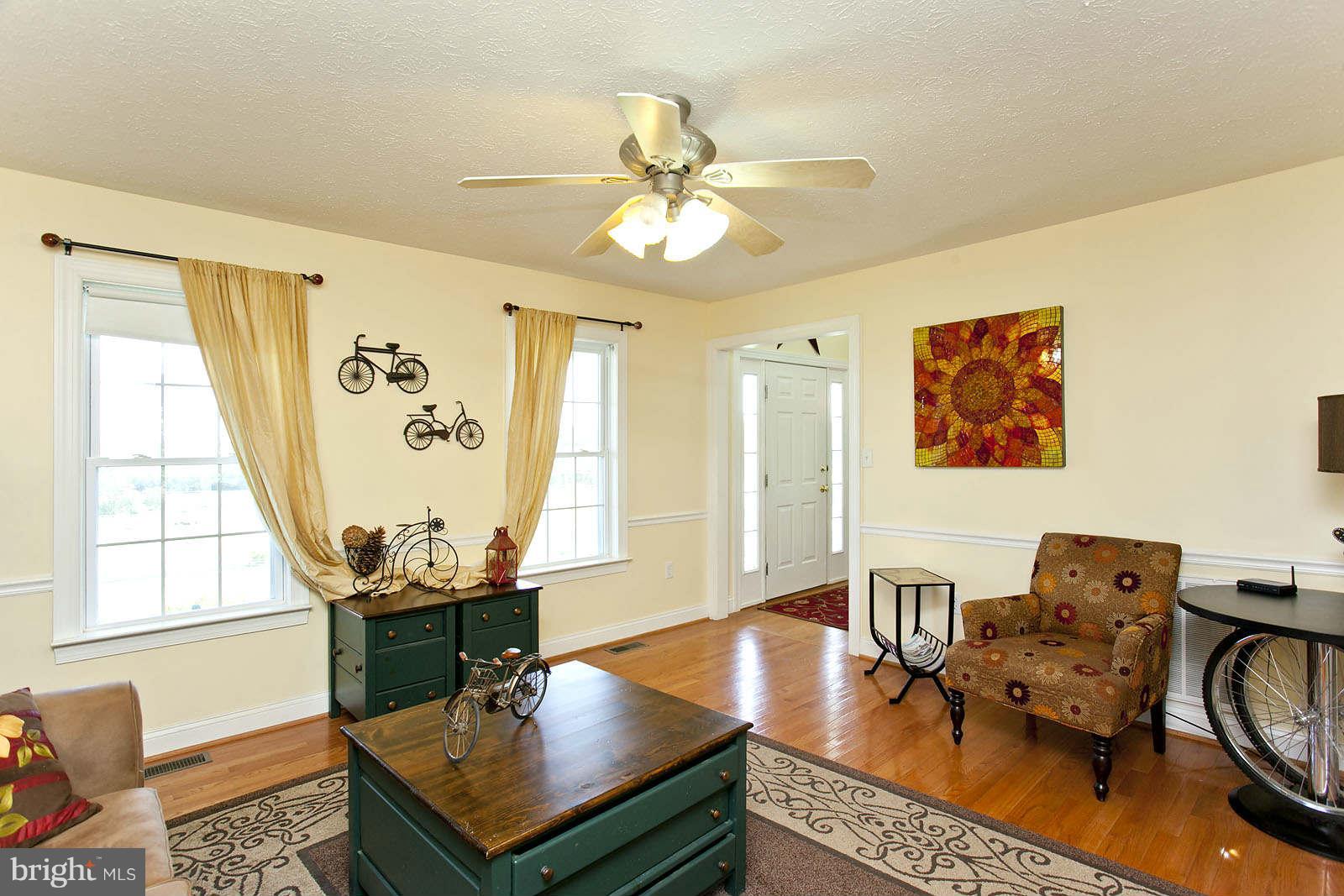 3874 Back Mountain Road Winchester, VA 22602 - Photo 14 of 30 Living Room
