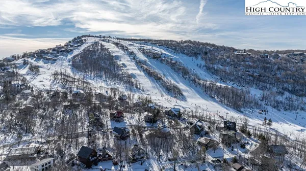 $189,000 | 103 Upper Holiday Lane, Unit G329, Beech Mountain, NC 28604