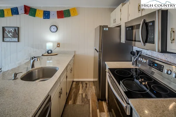 $189,000 | 103 Upper Holiday Lane, Unit G329, Beech Mountain, NC 28604