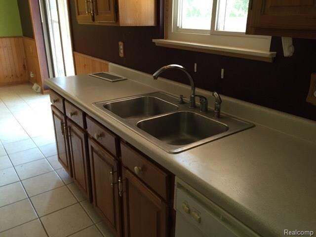3665 Mark Road Waterford, MI 48328 - Photo 12 of 17 12.jpg