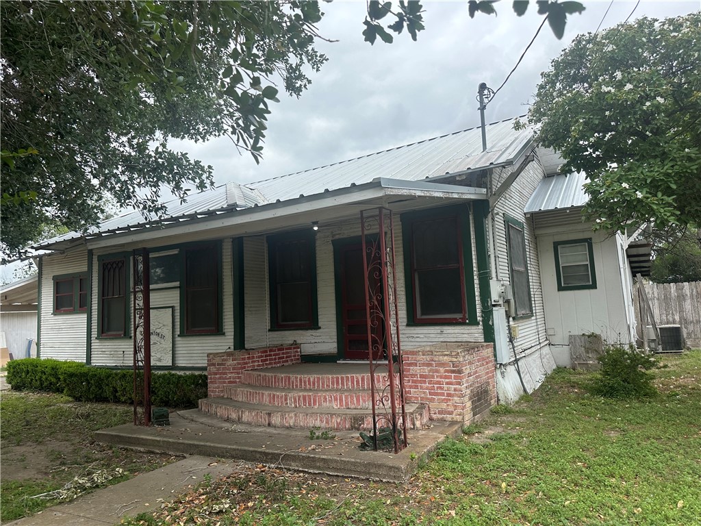 206 Hinton Street Three Rivers, TX 78071 - Photo 3 of 3