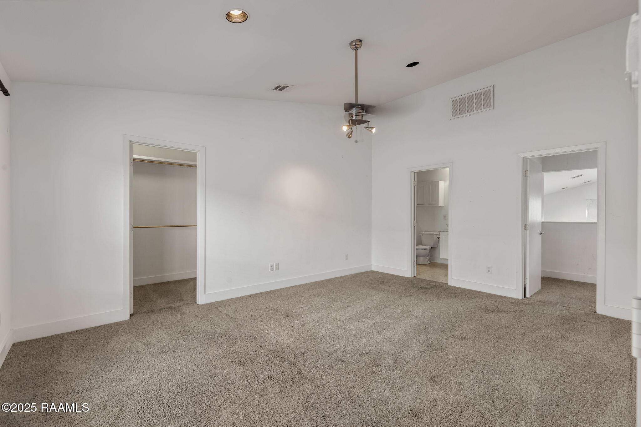 1201 South College Road, Unit 10 Lafayette, LA 70503 - Photo 11 of 26 Primary Suite