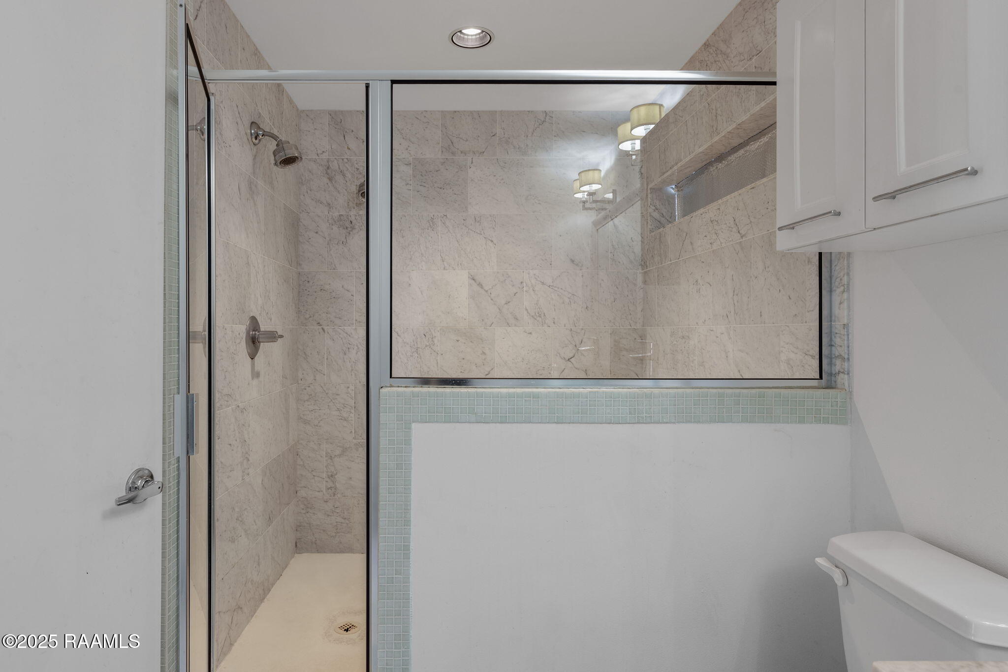1201 South College Road, Unit 10 Lafayette, LA 70503 - Photo 15 of 26 Primary Shower / Tub
