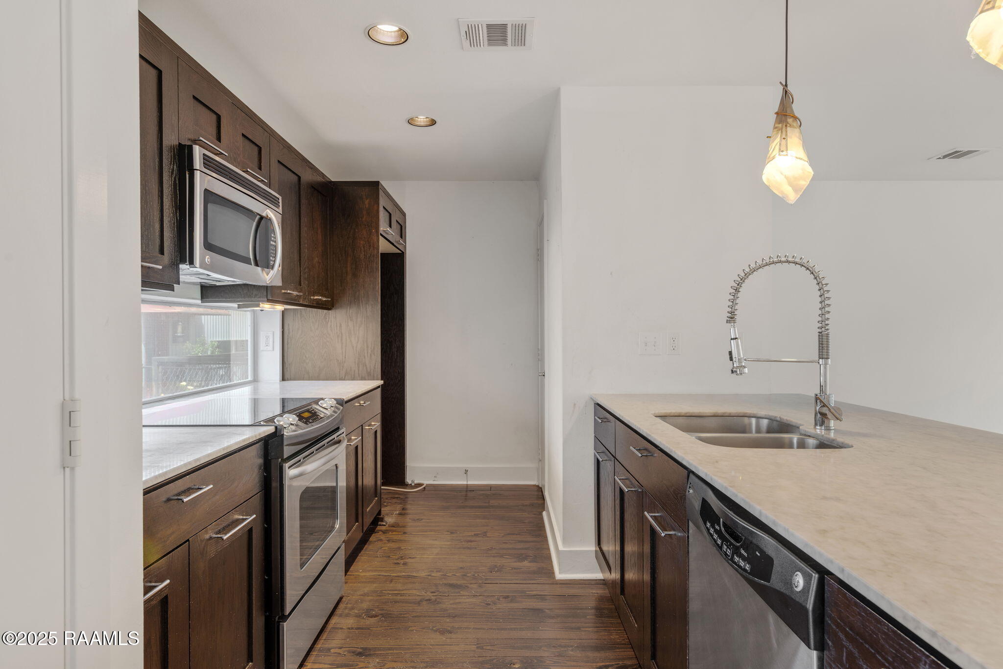 1201 South College Road, Unit 10 Lafayette, LA 70503 - Photo 5 of 26 Kitchen