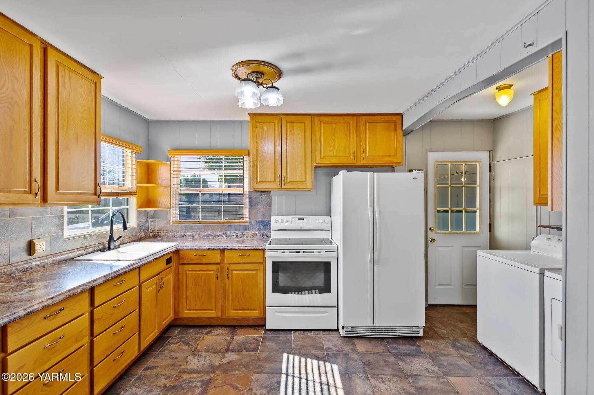 2608 4th Street Union Gap, WA 98903 - Photo 7 of 22 2608 4th St-7