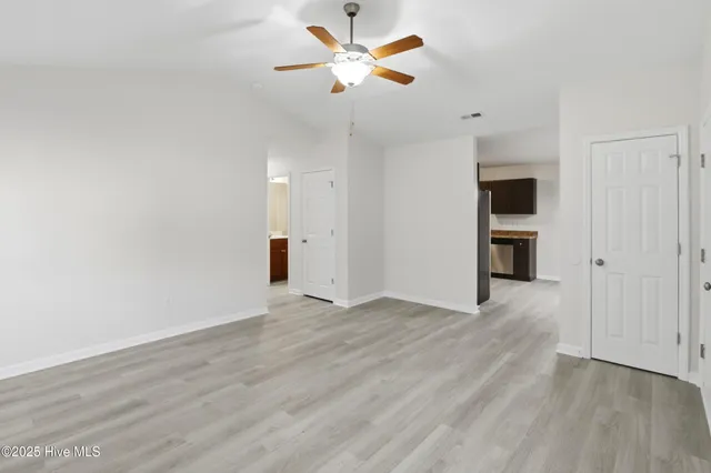 $1,600 | 107 Blossom Court, Maple Hill, NC 28454