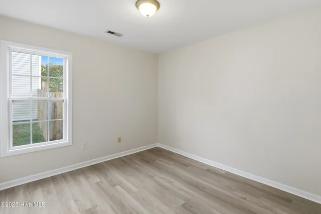 $1,600 | 107 Blossom Court, Maple Hill, NC 28454