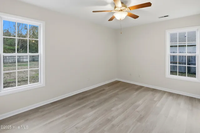 $1,600 | 107 Blossom Court, Maple Hill, NC 28454