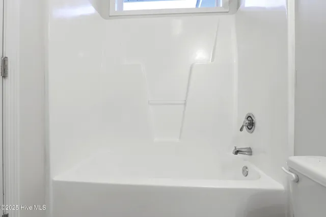 $1,600 | 107 Blossom Court, Maple Hill, NC 28454