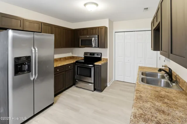 $1,600 | 107 Blossom Court, Maple Hill, NC 28454