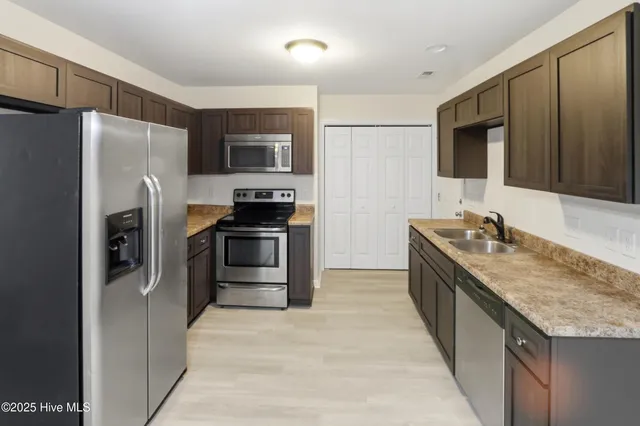 $1,600 | 107 Blossom Court, Maple Hill, NC 28454