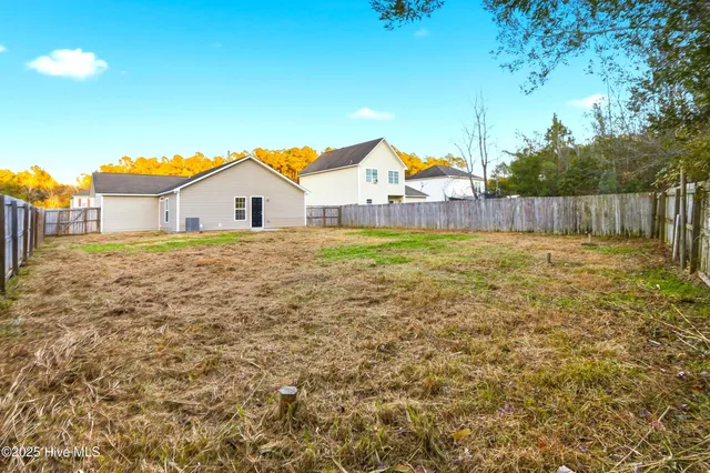 $1,600 | 107 Blossom Court, Maple Hill, NC 28454