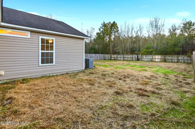 $1,600 | 107 Blossom Court, Maple Hill, NC 28454