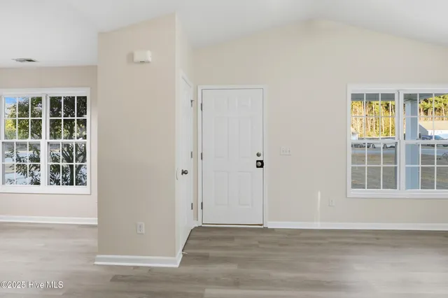 $1,600 | 107 Blossom Court, Maple Hill, NC 28454