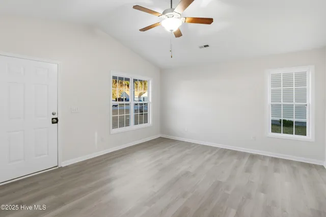 $1,600 | 107 Blossom Court, Maple Hill, NC 28454