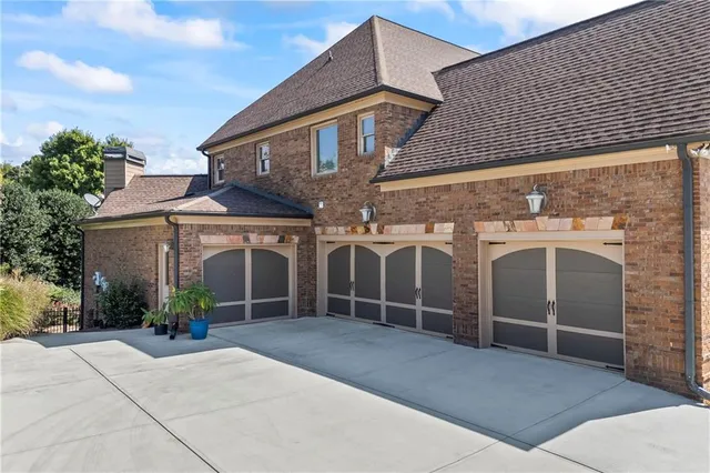 a view of a entryway of the house