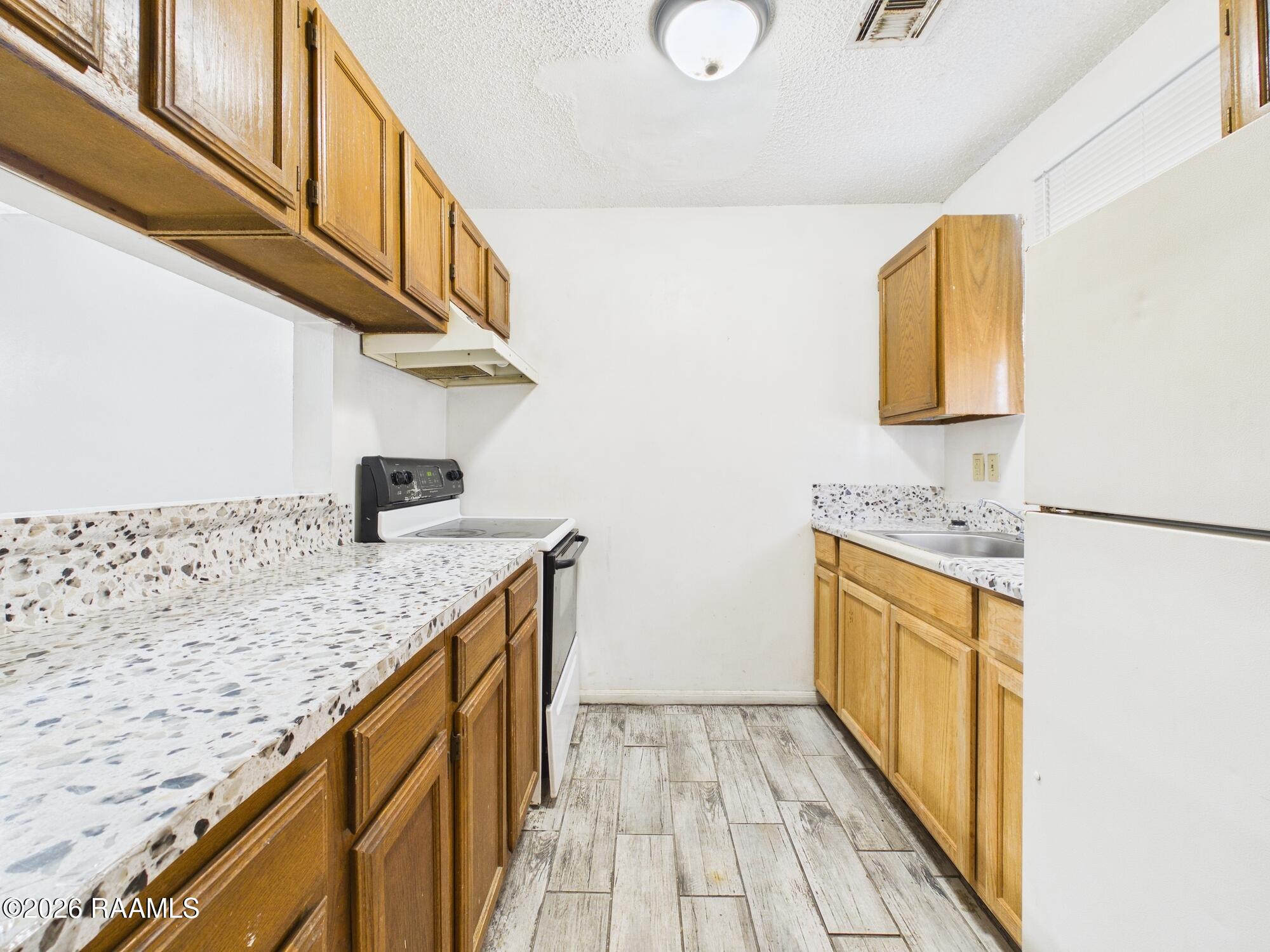 202 Belfast Street, Unit B Lafayette, LA 70506 - Photo 6 of 18 CAM06261G6-PR0025-STILL007