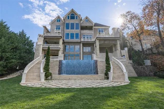 $5,100,000 | 8330 Jett Ferry Road, Sandy Springs, GA 30350