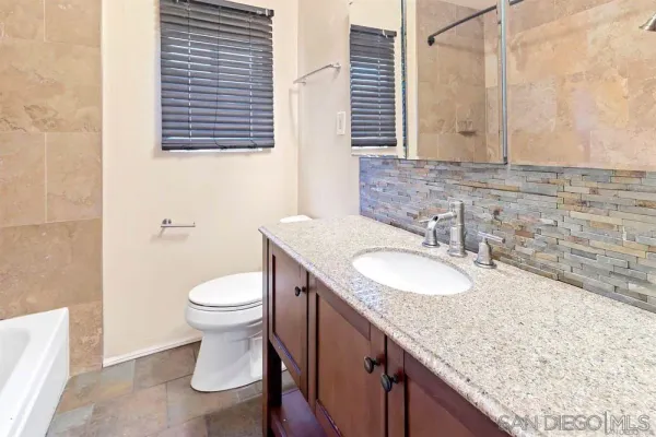 $2,950 | 2621 L Street, San Diego, CA 92102