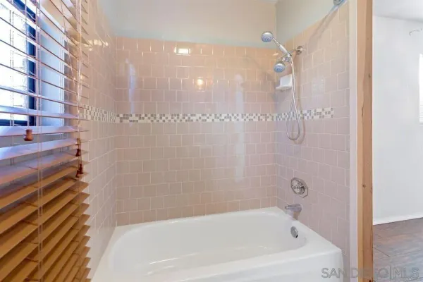 $2,950 | 2621 L Street, San Diego, CA 92102