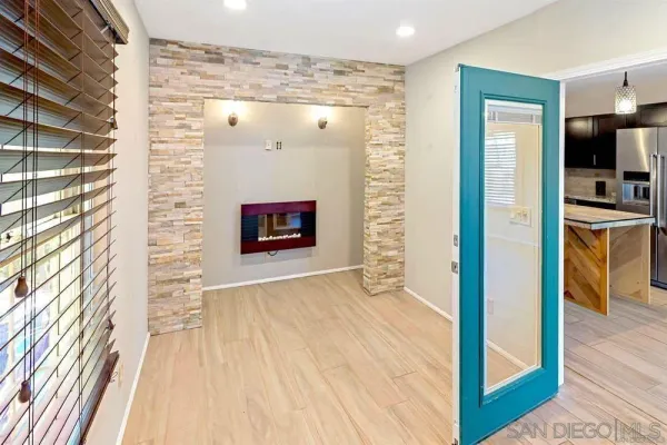 $2,950 | 2621 L Street, San Diego, CA 92102