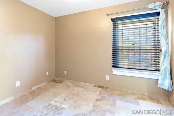 $2,950 | 2621 L Street, San Diego, CA 92102
